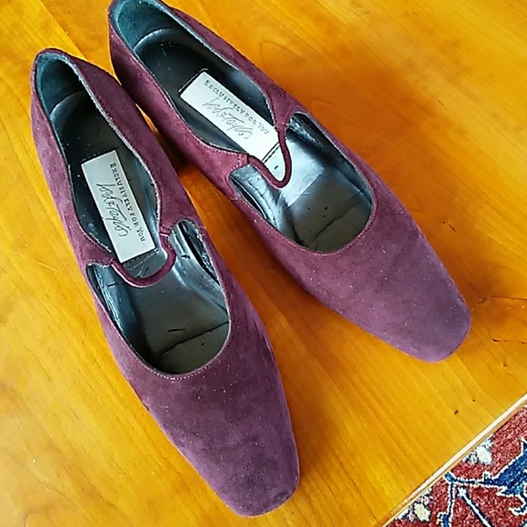 LORD & TAYLOR SUEDE HEELS! - Picture 2 of 8